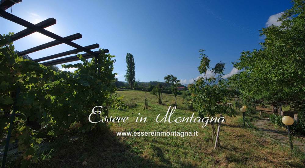 Esterno, area attrezzata con pergolati e bbq