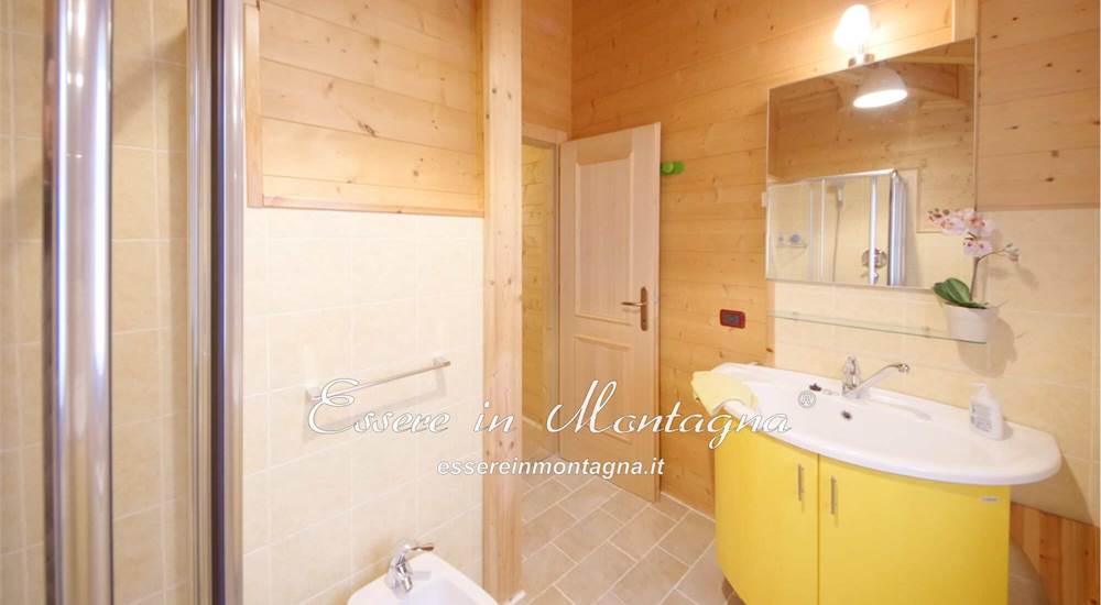 Il bagno giallo
