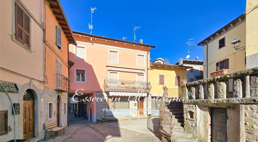 L appartamento vistom dalla piazza