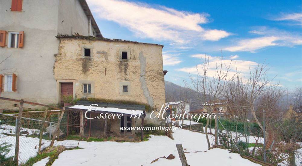 La casa, la casa vecchia e il giardino