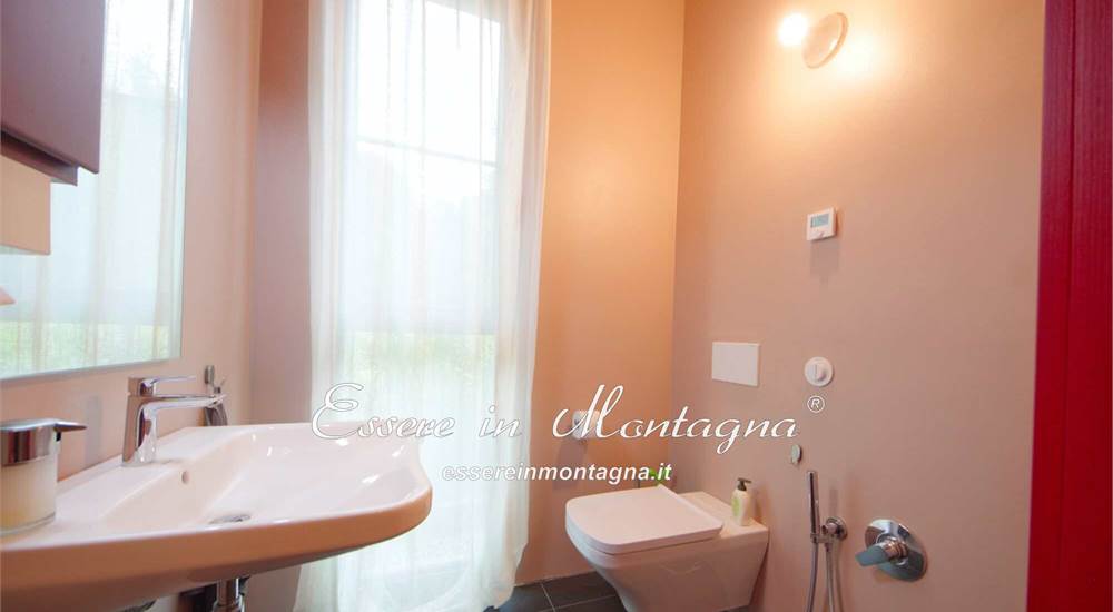 Zona uffici, bagno 2