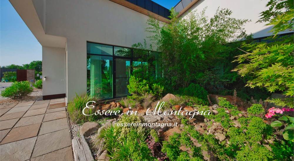 il terrazzo davanti alla zona uffici