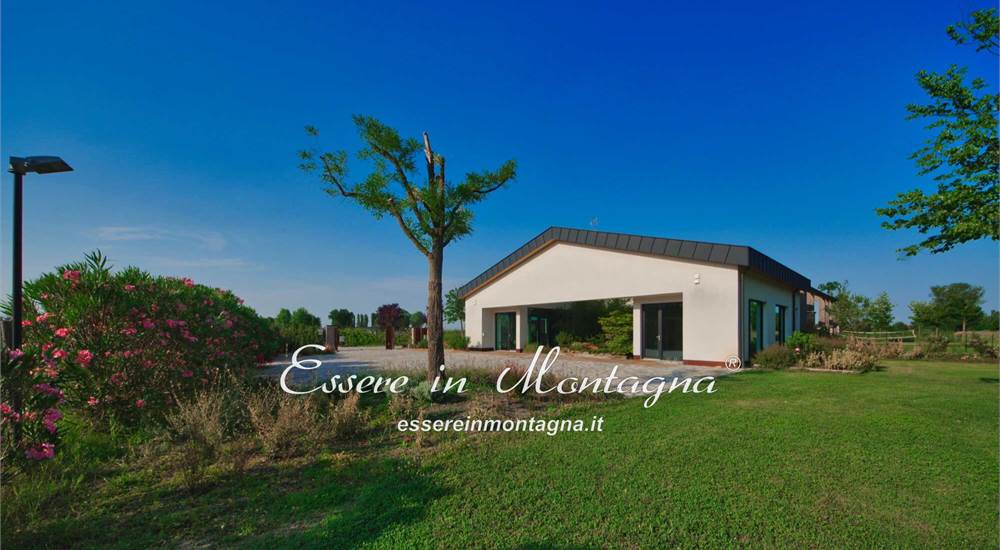 il terrazzo davanti alla zona uffici