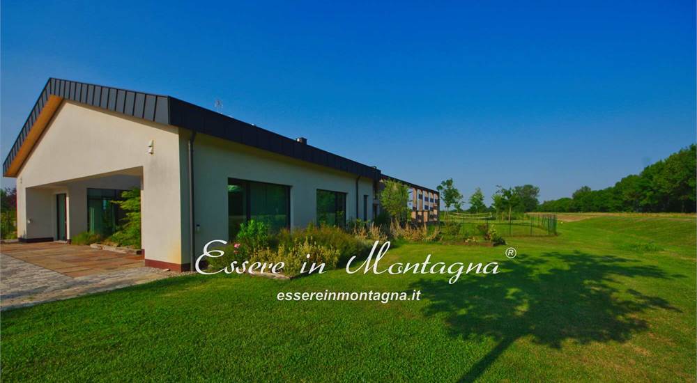 il terrazzo davanti alla zona uffici