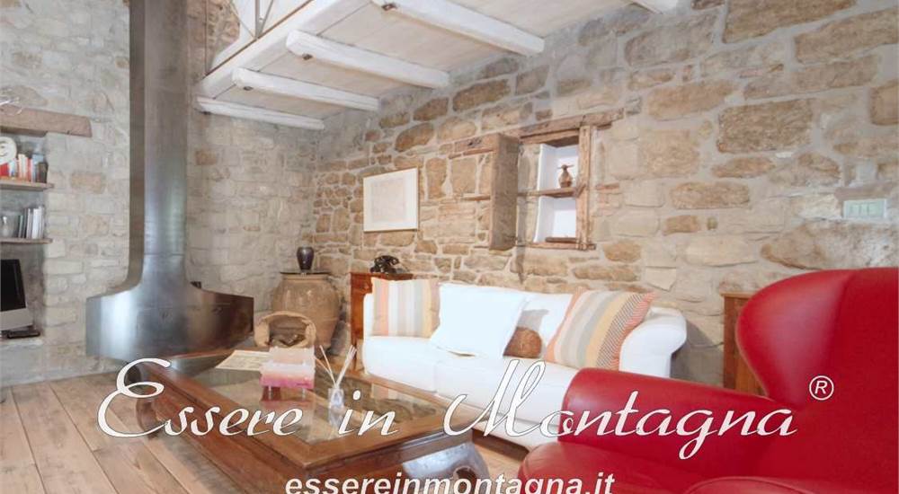 Il salottino con camino in acciaio
