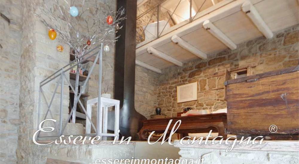 Il salottino con camino in acciaio