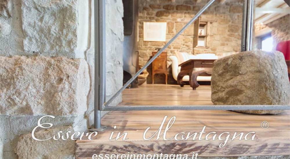 Il salottino con camino in acciaio