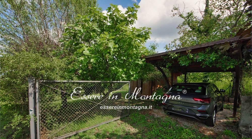 Il giardino di là e il carport