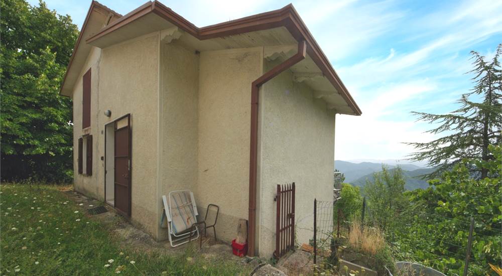La casa piccola da demolire e ricavare un terrazzo