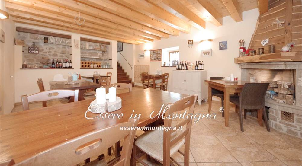 La saletta ristorante con camino