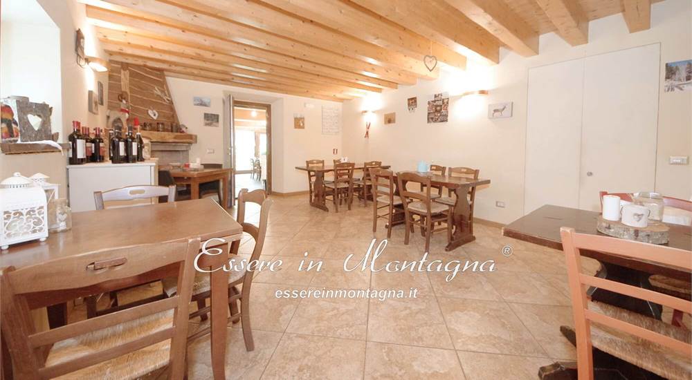 La saletta ristorante con camino