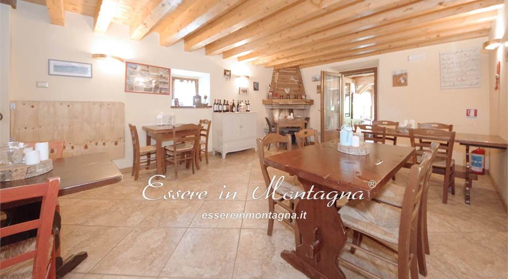 La saletta ristorante con camino