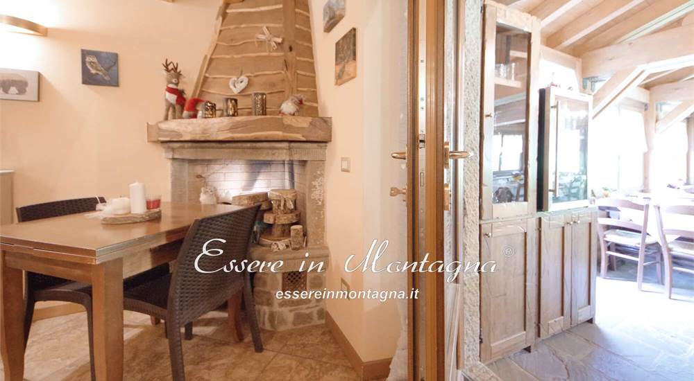 La saletta ristorante con camino