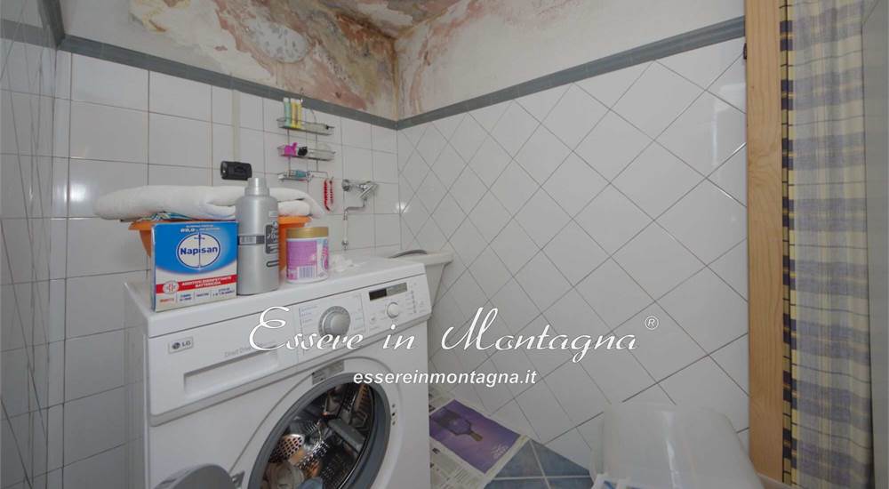 la lavanderia con servizi e doccia al PT