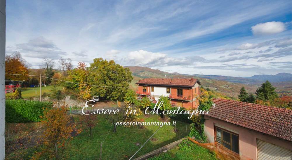 La vista dal balcone 1 del 1 piano