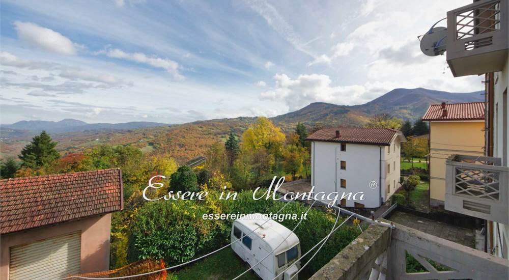 La vista dal balcone 1 del 1 piano