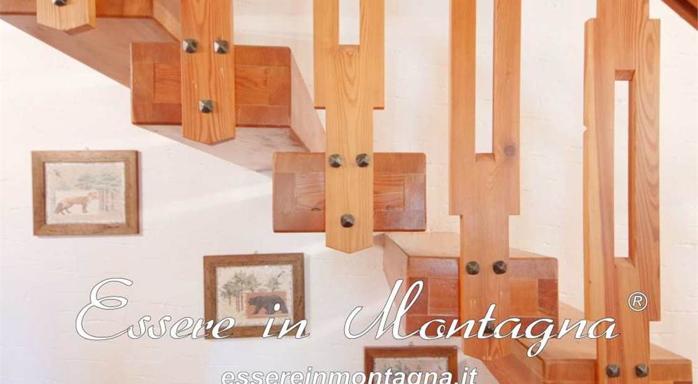 La scala che porta alla camera mansardata